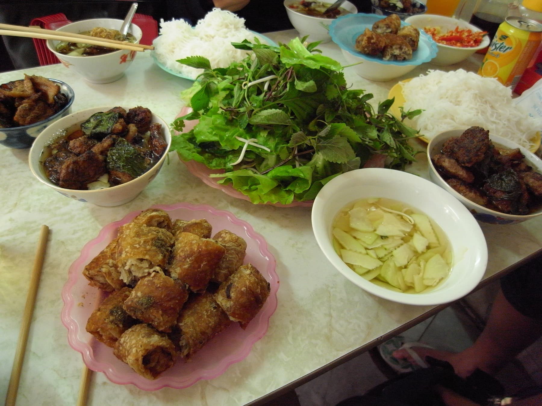 1. Bún chả 炭烤肉米线